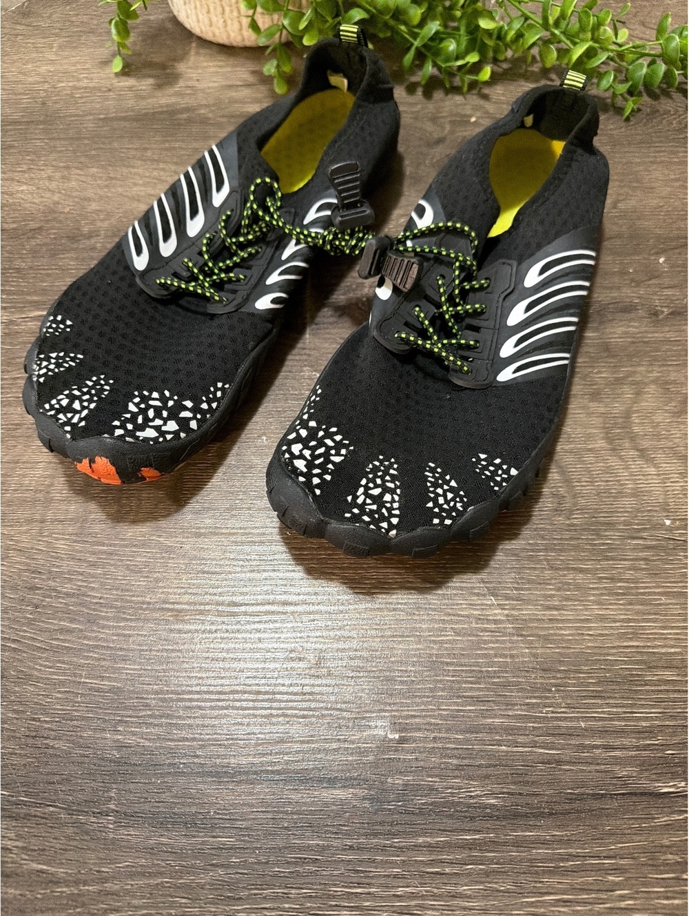 Wonesion water/beach shoes- in excellent condition